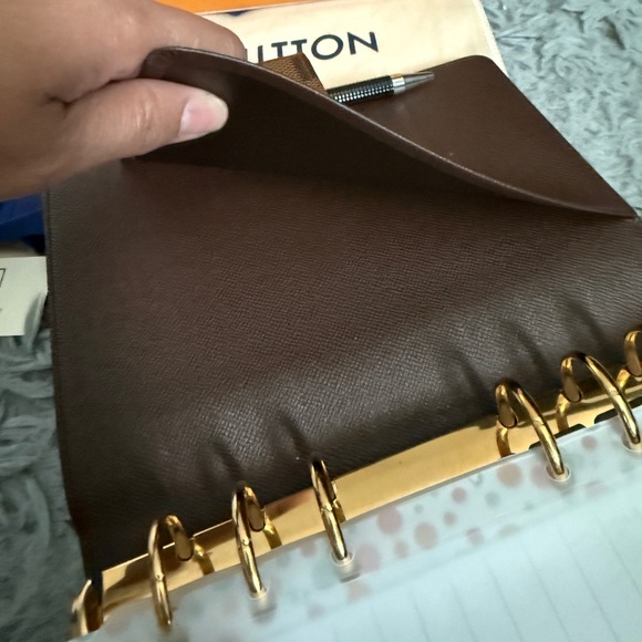 Louis Vuitton - Picture 9 of 17